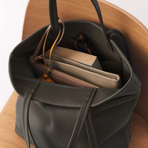 Cuyana Tall Easy Tote - Picture 5 of 5